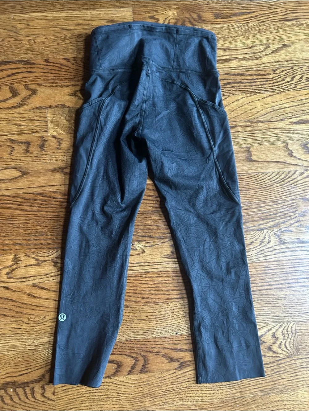 Lululemon Size 2 Black Textured Capri Leggings High Rise Side Pocket 19” Inseam